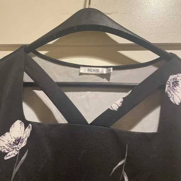 Ricki’s blouse. Size Lg - Picture 4 of 6